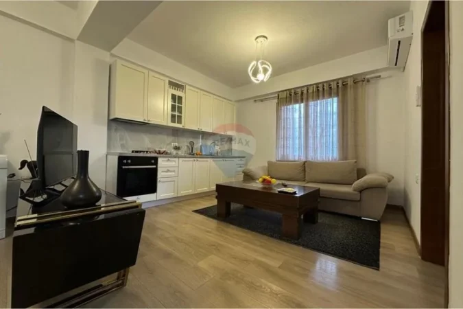 Tirane, jepet me qera apartament 2+1 , 92 m² 900 € (Rruga Elbanas)