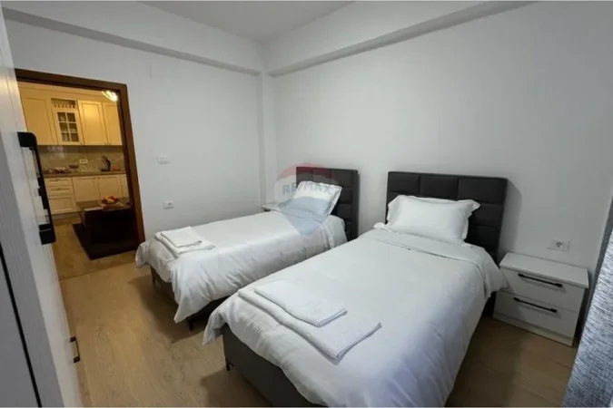 Tirane, jepet me qera apartament 2+1 , 92 m² 900 € (Rruga Elbanas)