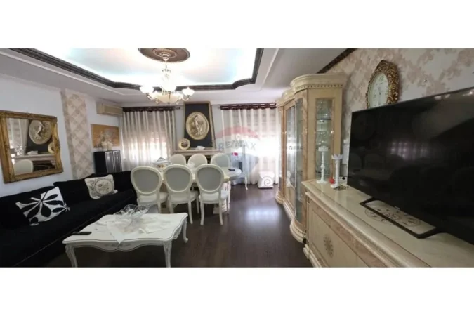 Tirane, jepet me qera apartament 3+1 , 110 m² 1.000 € 