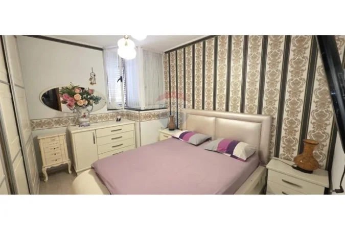 Tirane, jepet me qera apartament 3+1 , 110 m² 1.000 € 