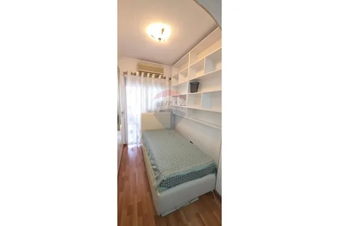Tirane, jepet me qera apartament 3+1 , 110 m² 1.000 € 