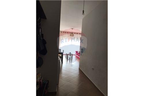 Tirane, jepet me qera apartament 2+1+BLK 450 Euro