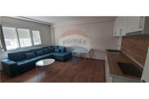 Tirane, jepet me qera apartament 1+1 Kati 5, 75 m² 600 Euro