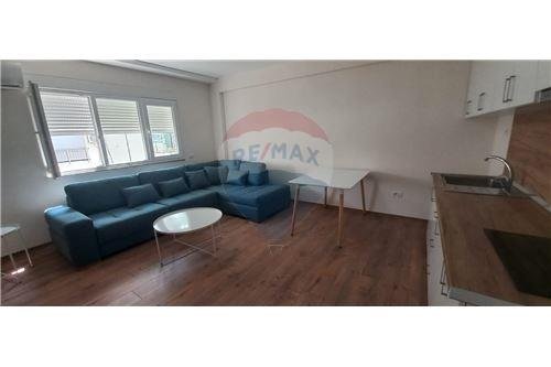Tirane, jepet me qera apartament 1+1 Kati 5, 75 m² 600 Euro