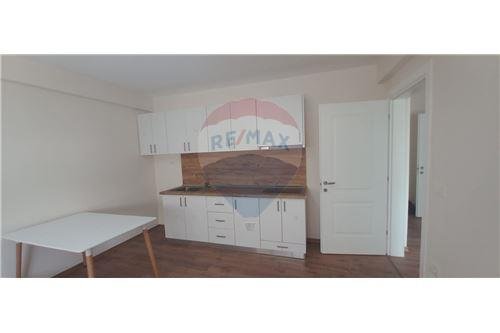 Tirane, jepet me qera apartament 1+1 Kati 5, 75 m² 600 Euro
