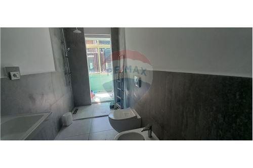 Tirane, jepet me qera apartament 1+1 Kati 5, 75 m² 600 Euro