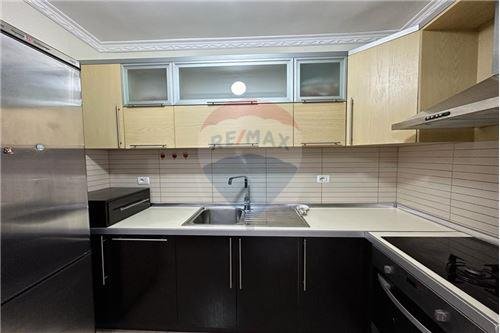 Tirane, jepet me qera apartament 1+1 Kati 5, 67 m² 380 Euro