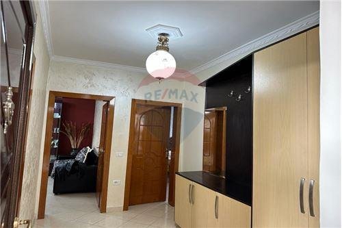 Tirane, jepet me qera apartament 1+1 Kati 5, 67 m² 380 Euro