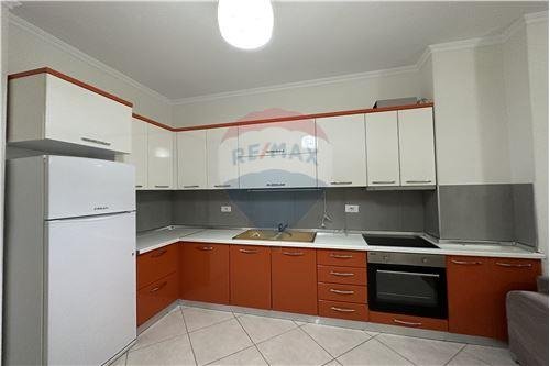 Tirane, jepet me qera apartament 2+1 Kati 2, 100 m² 500 Euro