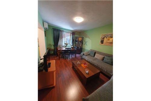 Tirane, jepet me qera apartament 1+1 Kati 2, 85 m² 450 Euro