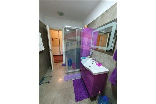 Tirane, jepet me qera apartament 1+1 Kati 2, 85 m² 450 Euro