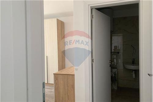 Tirane, jepet me qera apartament 2+1 105 m² 500 Euro (Kongresi Manastirit)