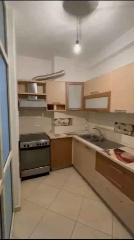 Tirane, jepet me qera apartament 2+1+BLK Kati 2, 35.000 Leke (Yzberisht)