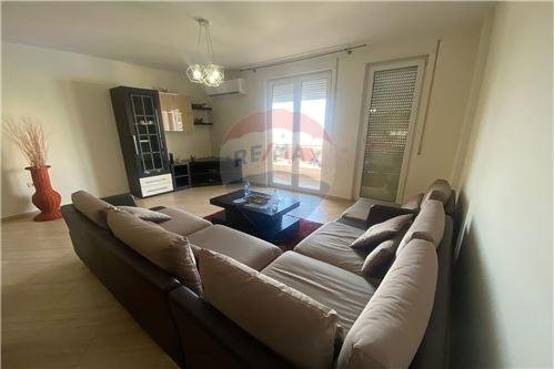 Tirane, jepet me qera apartament 2+1 Kati 2, 115 m² 350 Euro