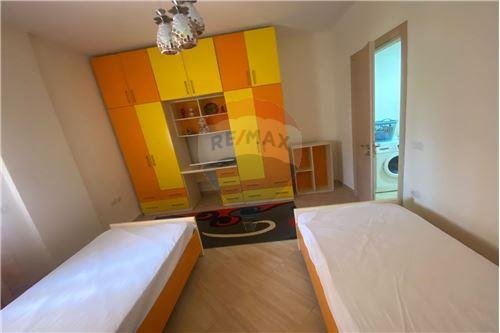 Tirane, jepet me qera apartament 2+1 Kati 2, 115 m² 350 Euro