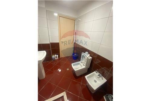 Tirane, jepet me qera apartament 2+1 Kati 2, 115 m² 350 Euro