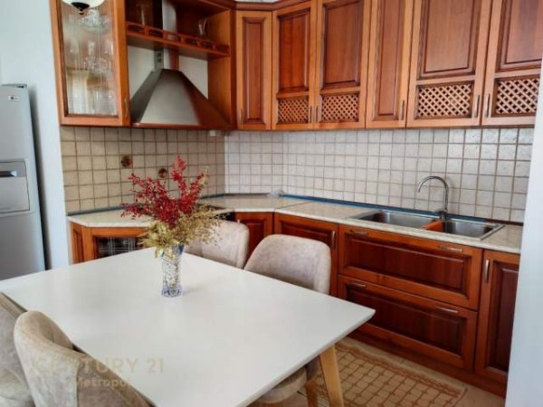 Tirane, jepet me qera apartament 2+1+BLK Kati 12, 82 m² 500 Euro (Rruga e Kavajes)