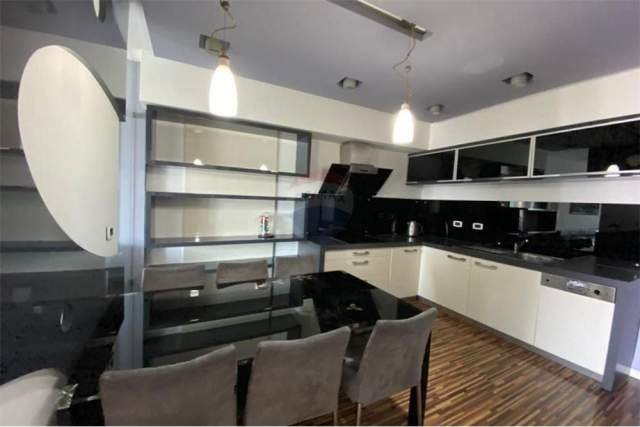 Tirane, jepet me qera apartament 2+1+BLK Kati 10, 112 m² 1200 Euro (Bllok)
