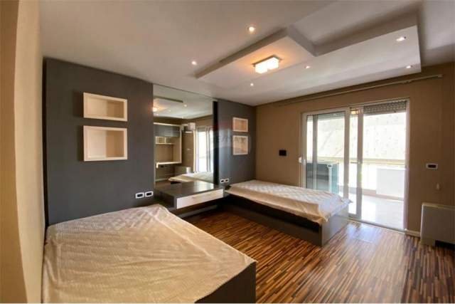 Tirane, jepet me qera apartament 2+1+BLK Kati 10, 112 m² 1200 Euro (Bllok)