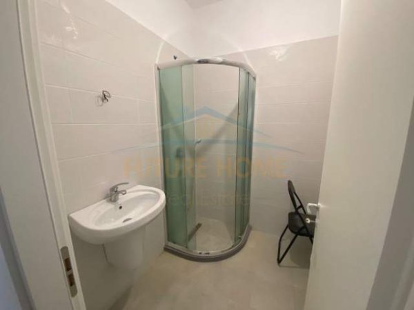 Tirane, jepet me qera apartament 2+1+BLK Kati 1, 500 Euro (Rruga  E Barrikadave)