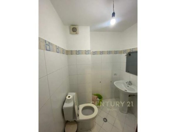 Tirane, jepet me qera apartament 2+1 Kati 2, 110 m² 550 Euro (Liqeni i Thate)