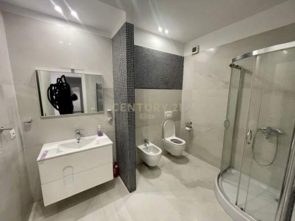 Tirane, jepet me qera apartament 3+1+BLK Kati 8, 119 m² 500 Euro (Astiri)