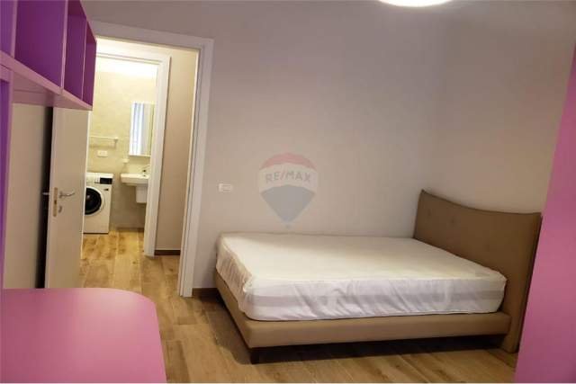 Tirane, ofert apartament 2+1+BLK Kati 5, 125 m² 800 Euro (Rruga e Kavajes)