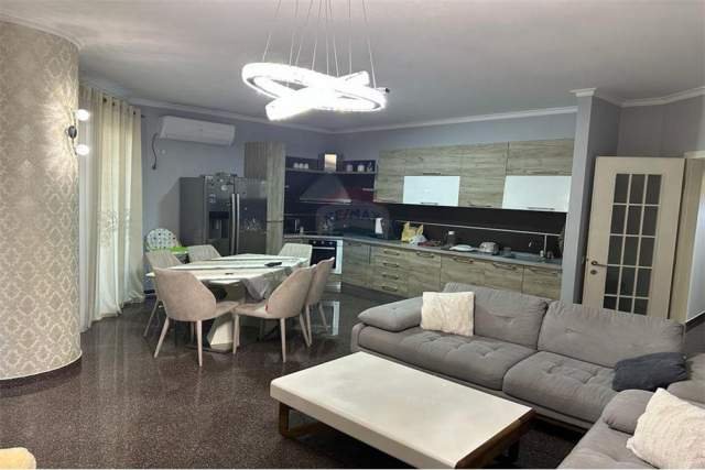Tirane, jepet me qera apartament 3+1+BLK Kati 4, 170 m² 600 Euro (Astir)