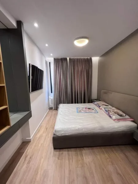 Japim me qira apartament 2+1+2, Rruga e Barrikadave 1300 Euro