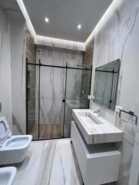 Japim me qira apartament 2+1+2, Rruga e Barrikadave 1300 Euro