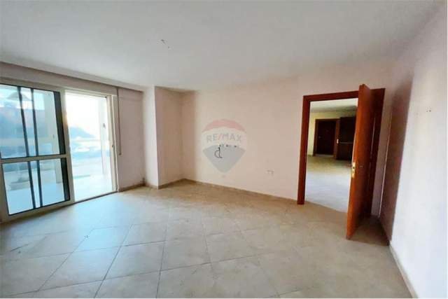 Tirane, jepet me qera zyre Kati 1, 133 m² 500 Euro (Bulevardi Zogu 1)