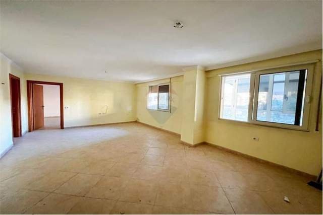Tirane, jepet me qera zyre Kati 1, 133 m² 500 Euro (Bulevardi Zogu 1)