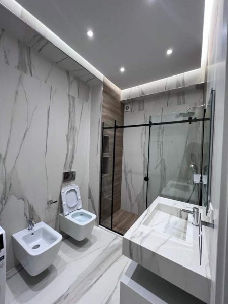 Tirane, jepet me qera apartament 2+1+BLK Kati 2, 100 m² 1.300 Euro (RRUGA BARRIKADAVE)