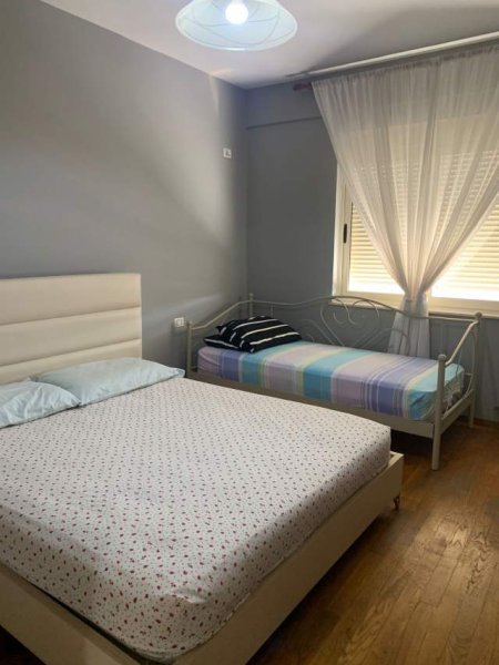 Tirane, jepet me qera apartament 2+1+2 Kati 6, 110 m² 600 Euro (Rr. Qemal Stafa te Pazari i Ri)