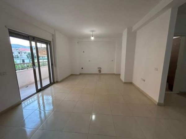 Tirane, shitet apartament 2+1+2 tualete, Kati 2, 110 m² 175.000 Euro tek Komuna e Parisit