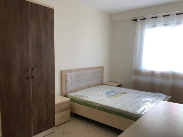 Tirane, jepet me qera 110 m² 480 Euro (Yzberisht prane palestres Unik)