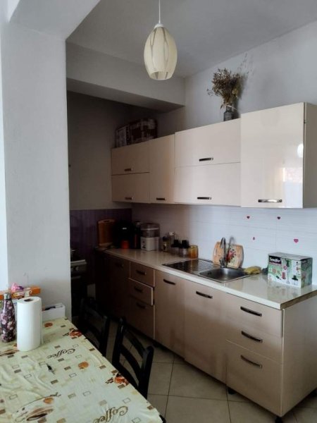 Tirane, jepet me qera 60 m² 30.000 Leke
