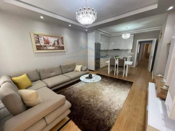 Tirane, jepet me qera apartament Kati 1, 85 m² 650 Euro (Liqeni i Thate, Rruga Eduard Mano)
