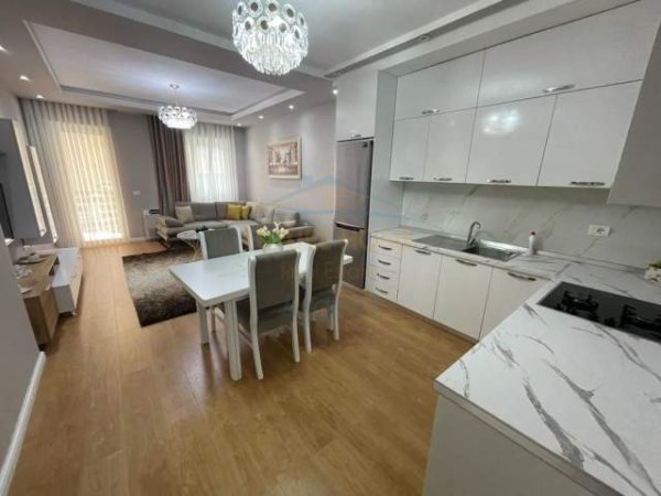 Tirane, jepet me qera apartament Kati 1, 85 m² 650 Euro (Liqeni i Thate, Rruga Eduard Mano)
