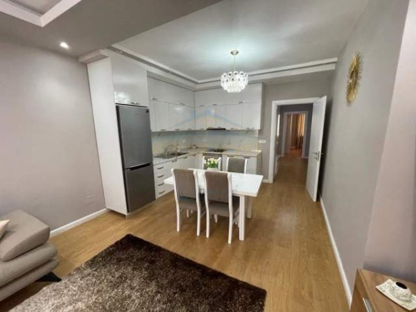 Tirane, jepet me qera apartament Kati 1, 85 m² 650 Euro (Liqeni i Thate, Rruga Eduard Mano)