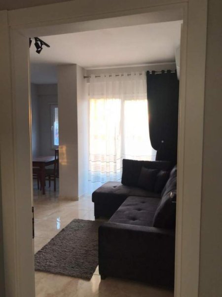 Tirane, jepet me qera 70 m² 620  (Komuna e Parisit, prane shkolles At Zef Pellumbi)