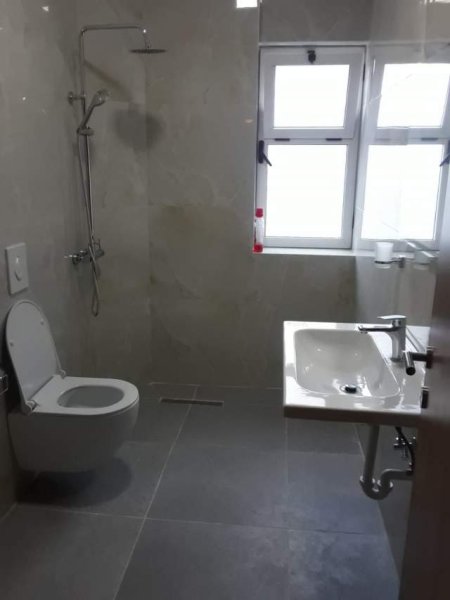 Tirane, jepet me qera 60 m² 380 Euro (Myslym Shyr)