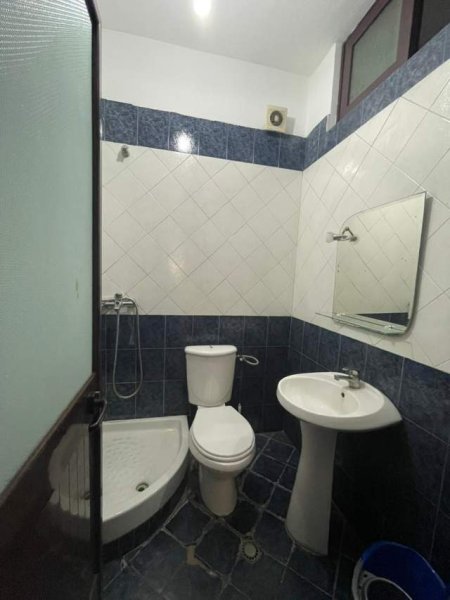 Tirane, jepet me qera 120 m² 700 Euro (Rruga Panorama, Kompleksi Prestige)