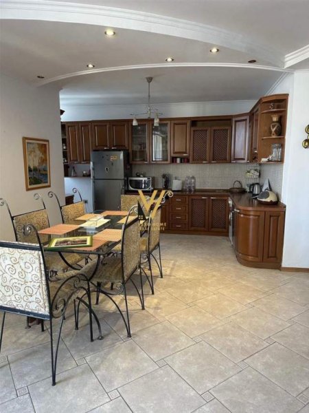 Tirane, jepet me qera apartament 2+1 Kati 9, 140 m² 600 Euro (KOMUNA E PARISIT)
