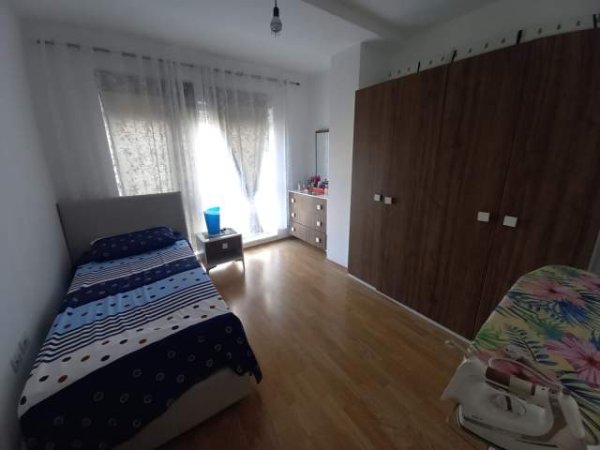 Tirane, shitet 90 m² 145.000 Euro (kompleksi kontakt)