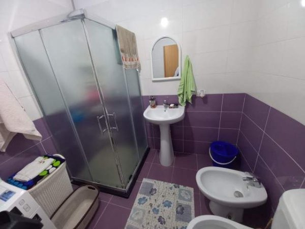 Tirane, shitet 90 m² 145.000 Euro (kompleksi kontakt)