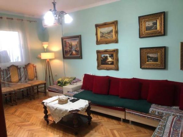 Tirane, shitet 74 m² 185.000 Euro (Rruga e Kavajes, prane Bankes)