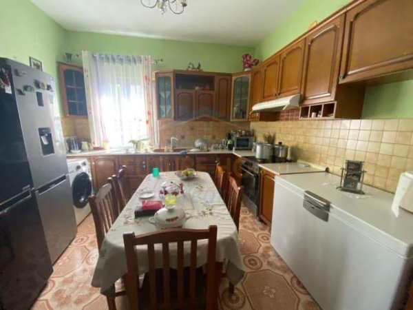 Tirane, jepet me qera apartament Kati 2, 160 m² 800 Euro (Farke)