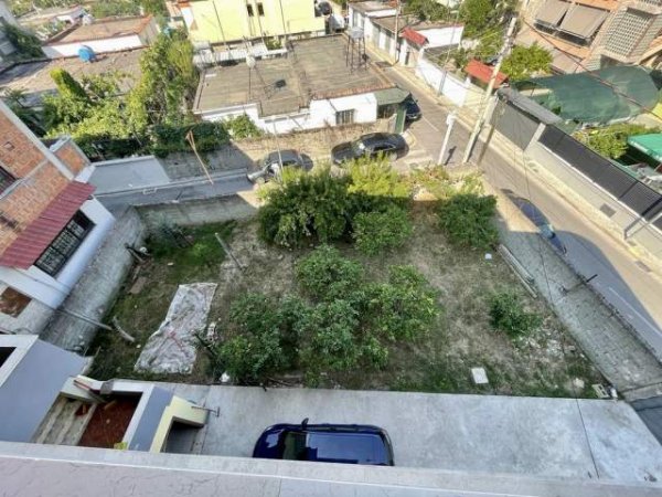 Tirane, shes Vile 3 Katshe Kati 4, 600 m² 600.000 Euro (Siri Kodra)