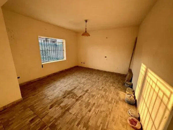 Tirane, shes Vile 3 Katshe Kati 4, 600 m² 550.000 Euro (Siri Kodra)